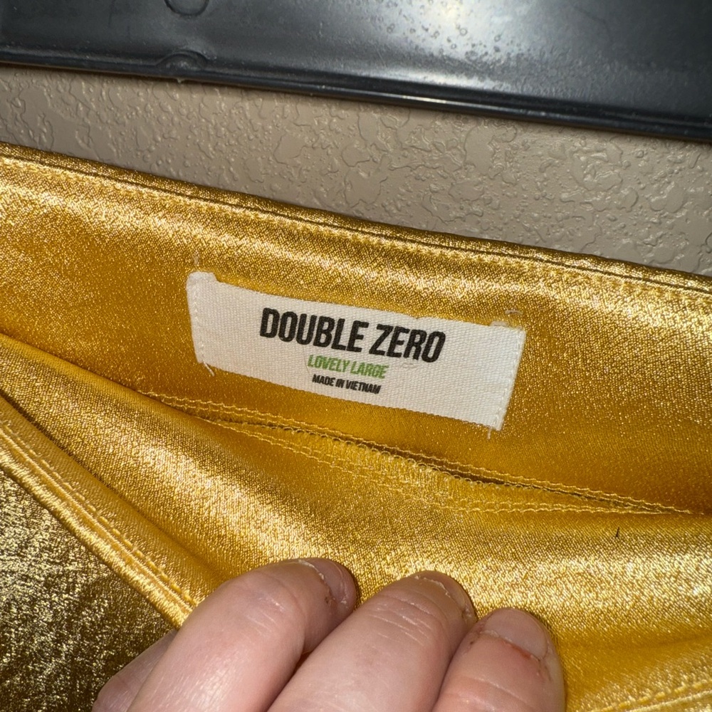 Yellow gold silky mini skirt - Picture 3 of 5